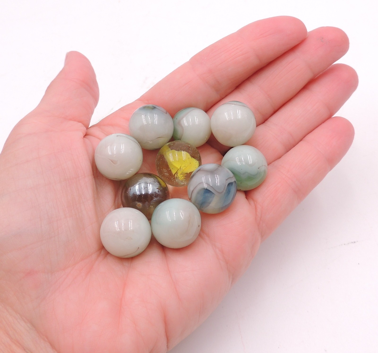 Lot: 10 Vintage Akro Agate Peltier Swirl Glass Marble Banana Cats Eye Conqueror