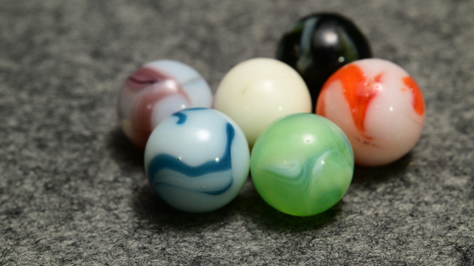 6 Vintage American WV Swirl Marbles, Mixed Sizes & Makers, Funky Colour Styles