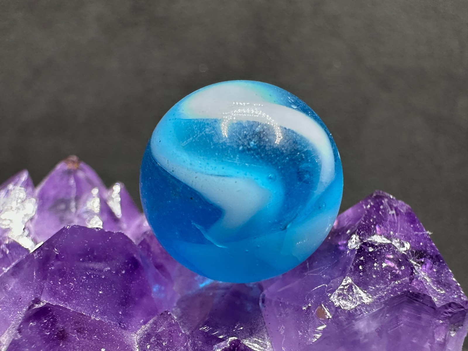 Vintage Peltier Glass Transparent Rainbo Marble – Bright Blue & White – .60″
