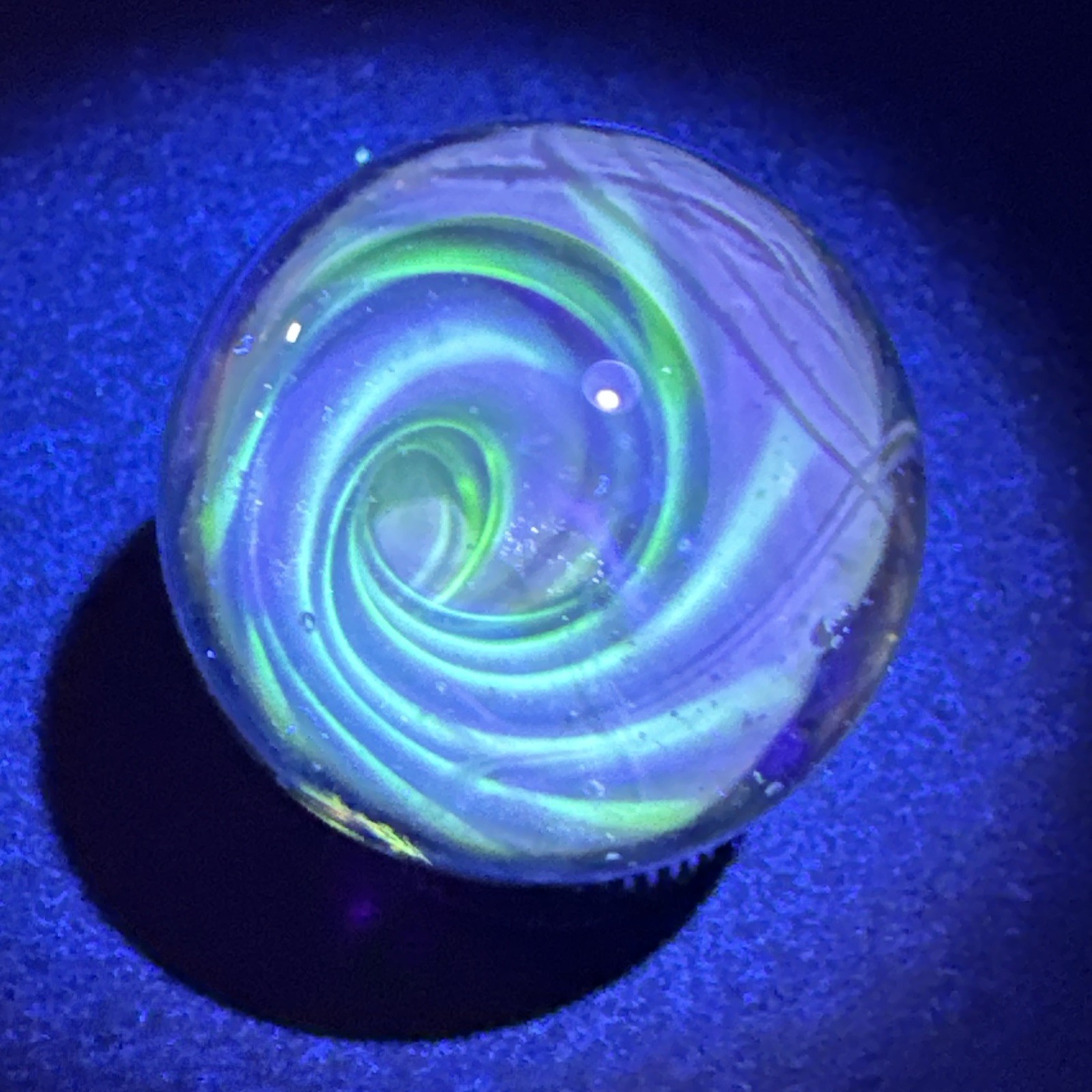Contemporary Handmade Art Glass Marble 1.02″ Shimmering Green Blue Vortex MIB