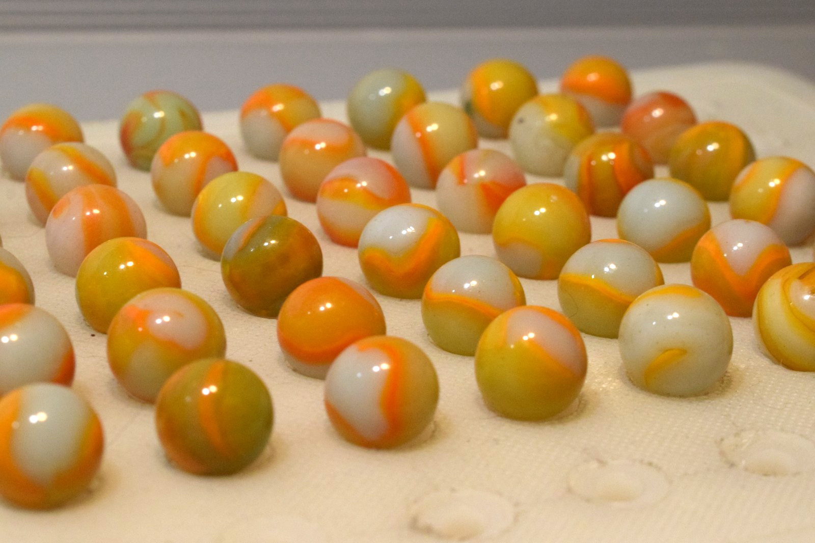 VITRO AGATE TIGER EYE MARBLES PELTIER RAINBO MUDDIES 49PC MIX LOT YELLOW ORANGE