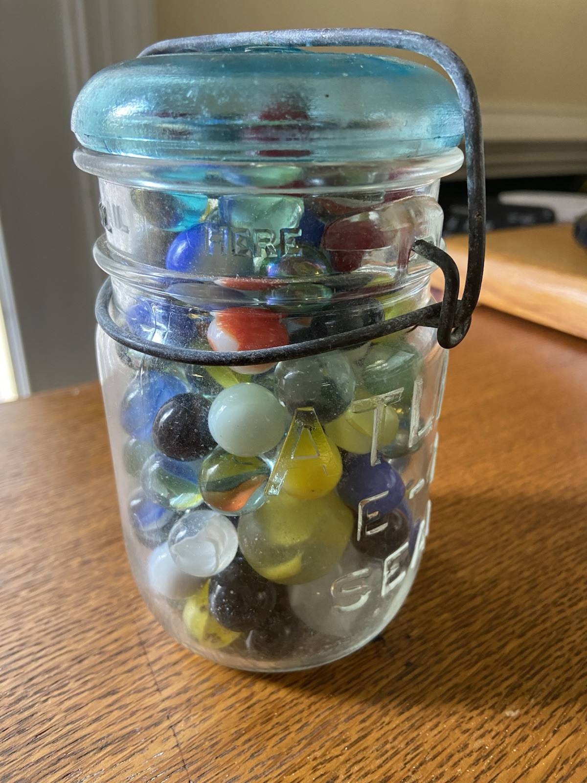 Jar Full of Vintage Marbles in Antique Atlas E-Z Seal Large Pint 7-4 Wire Bail