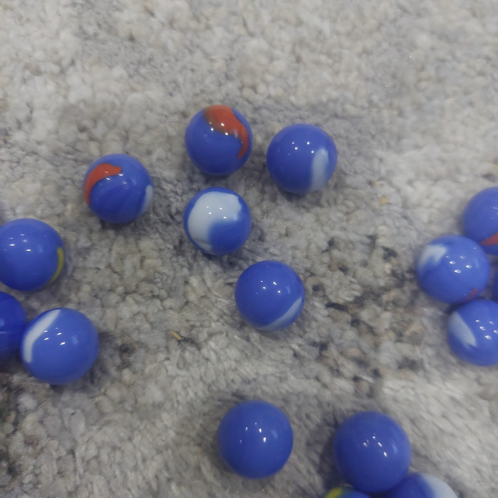 20 lot 16mm Blue Dolphin Mega Marbles Players Blue Yellow Red by Vacor near mint
