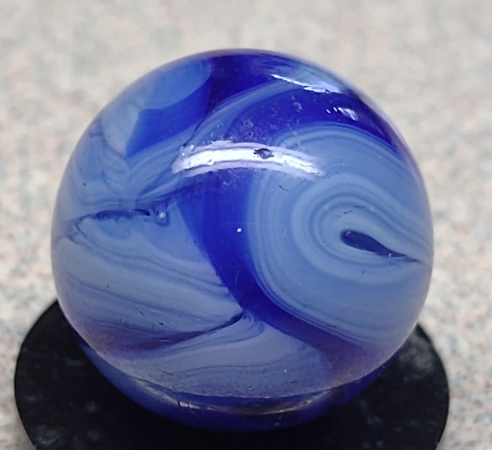 West Virginia Swirl marble-CAIRO? Jackson? ALLEY? .62″ NM+, Transp. Cobalt base