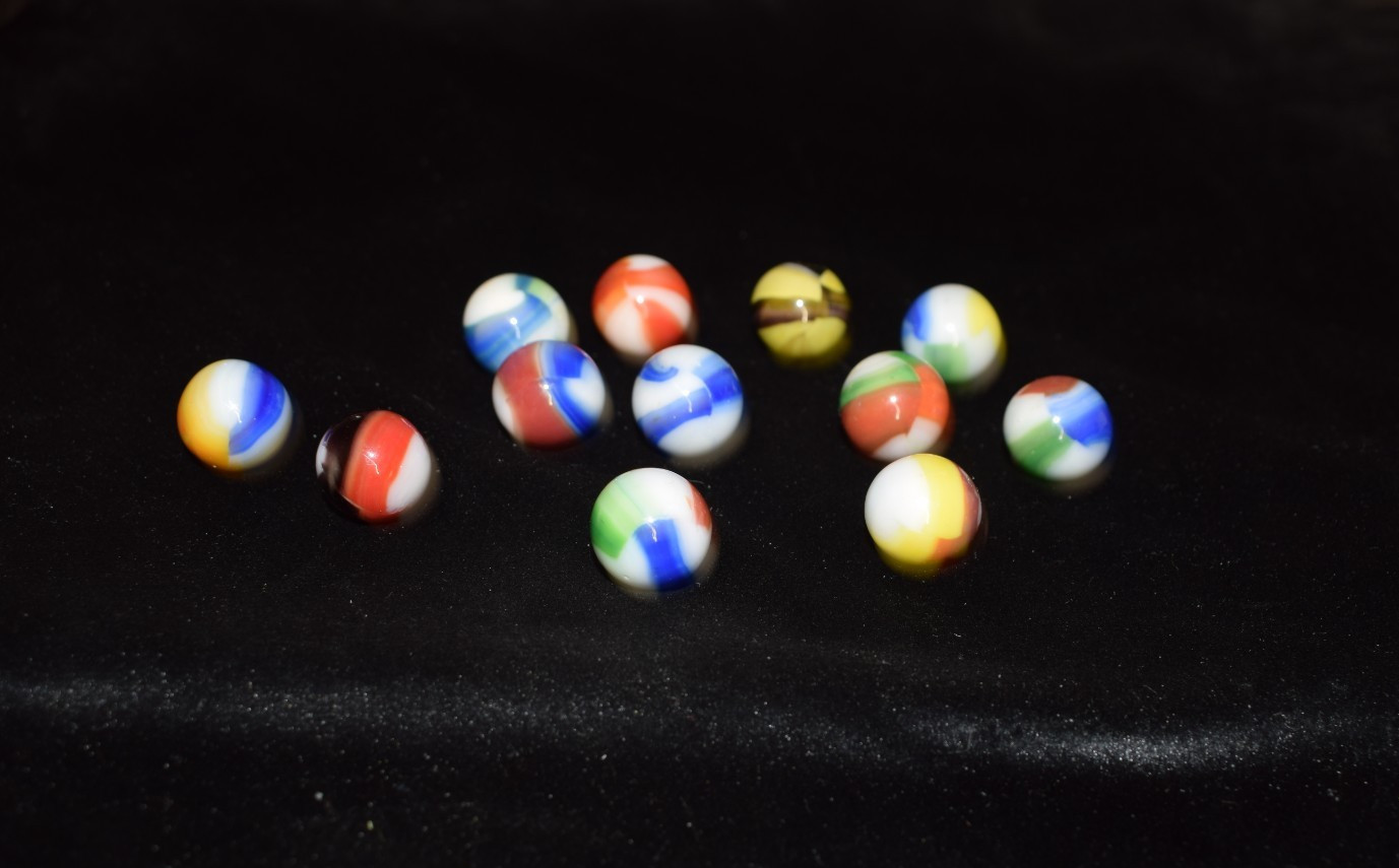 🧐👉 Beautiful Lot of 12 Vintage 👑MARBLE KING👑 collector’s marbles size.625″