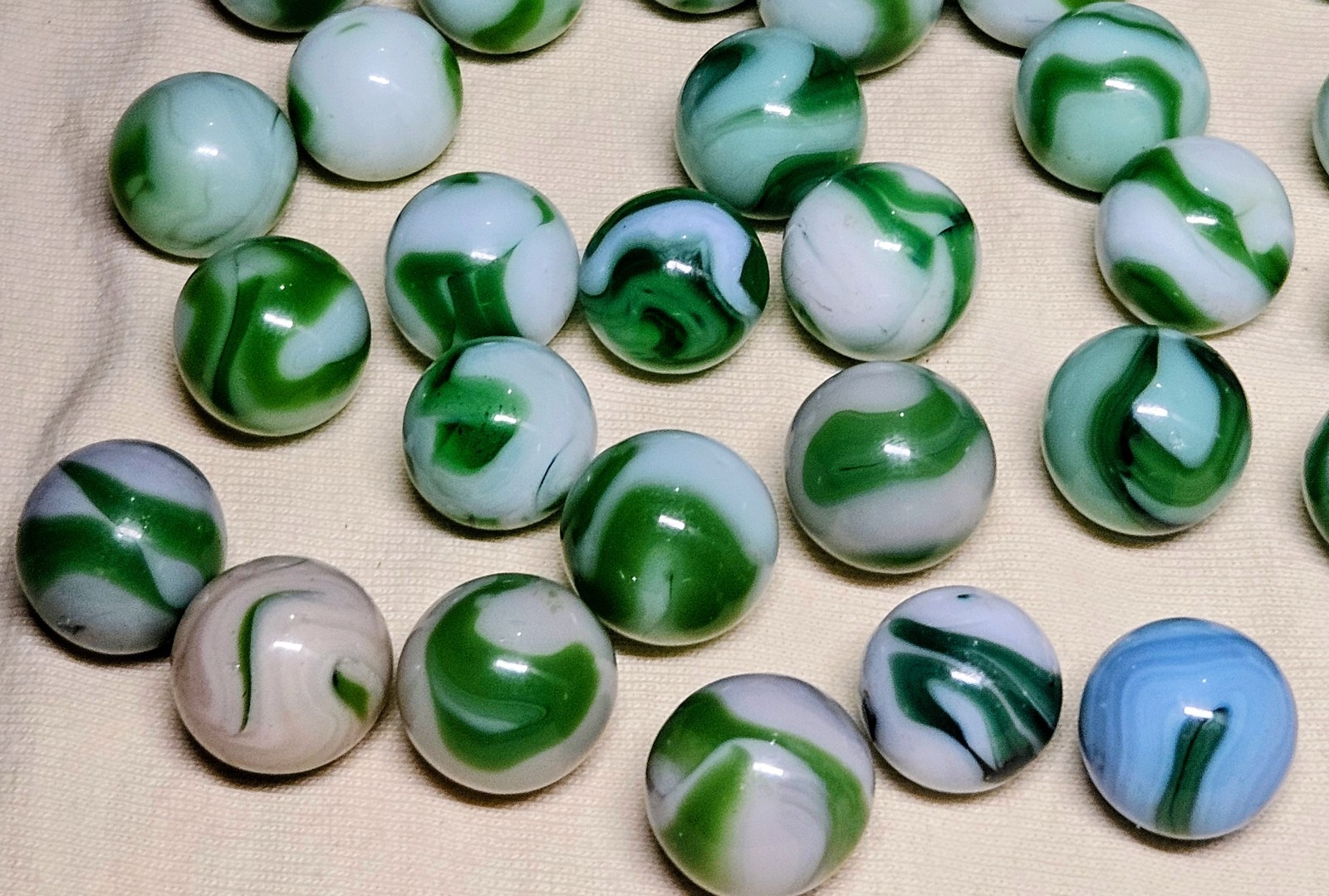 GREEN WEST VIRGINIA SWIRLS (25) Alley, Ravenswood, CAC, Heaton – Vintage Lot