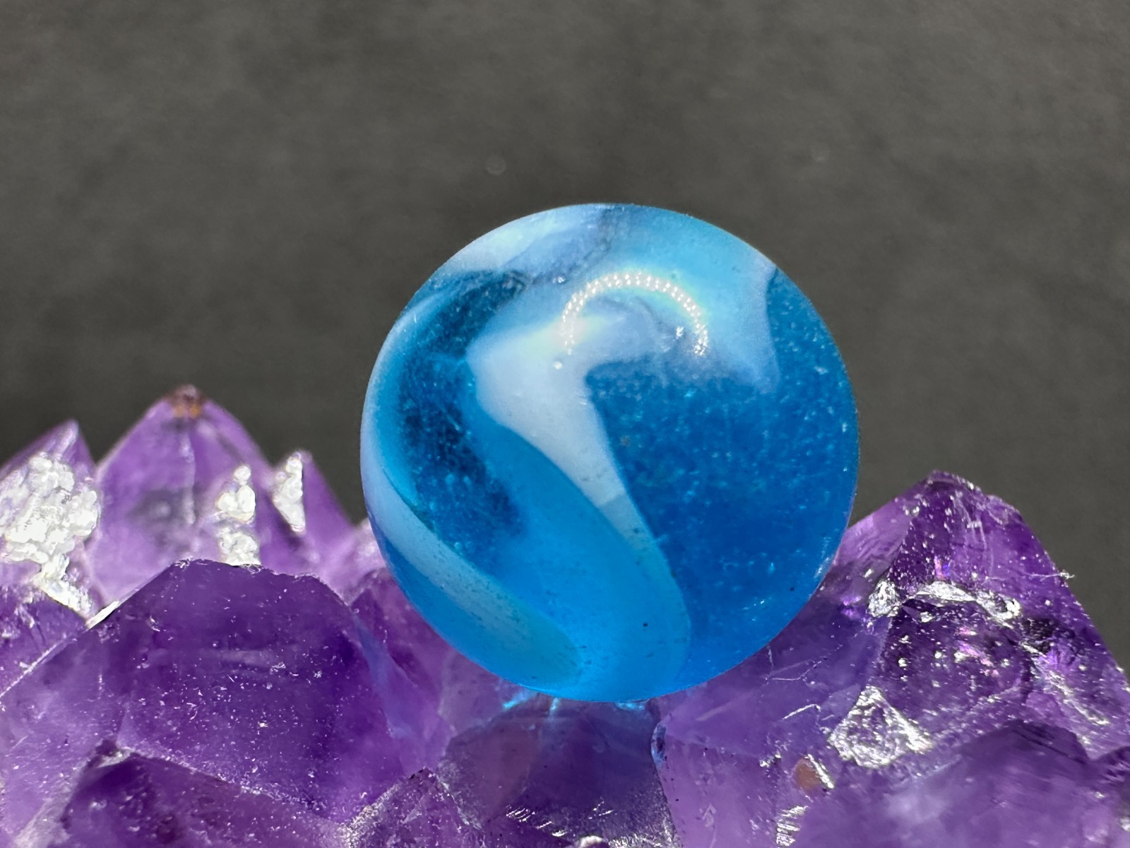 Vintage Peltier Glass Transparent Rainbo Marble – Bright Blue & White – .60″