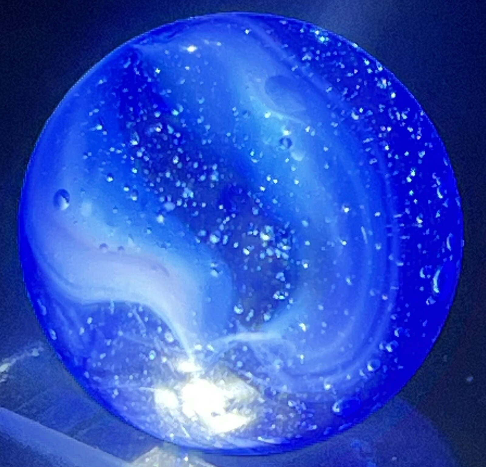 VTG PELTIER TRANSPARENT BUBBLY BLUE /WHITE SWIRL RAINBO 5/8” MARBLE