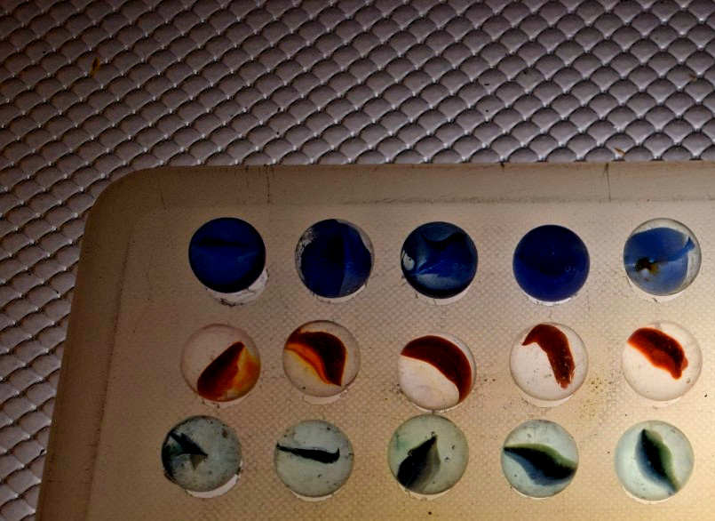 VINTAGE PELTIER CAT EYE BANANA AKRO AGATE POPEYE SWIRL PATCH MARBLES 60PCS