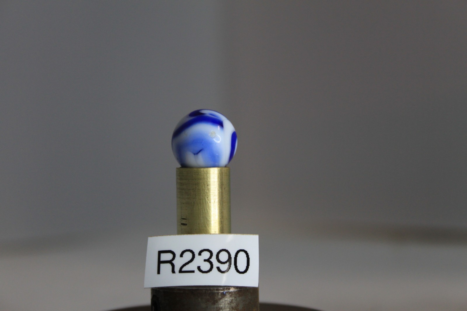 PELTIER GLASS MARBLE BLUE RACER SNAKE OPAQUE WHITE 5/8″ VINTAGE FLAME SPIRAL TOY