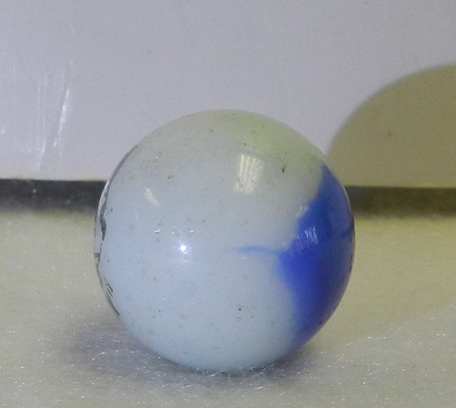 #19836m Original Vintage Peltier Glass Comic Marble Sandy NM .70 Inches