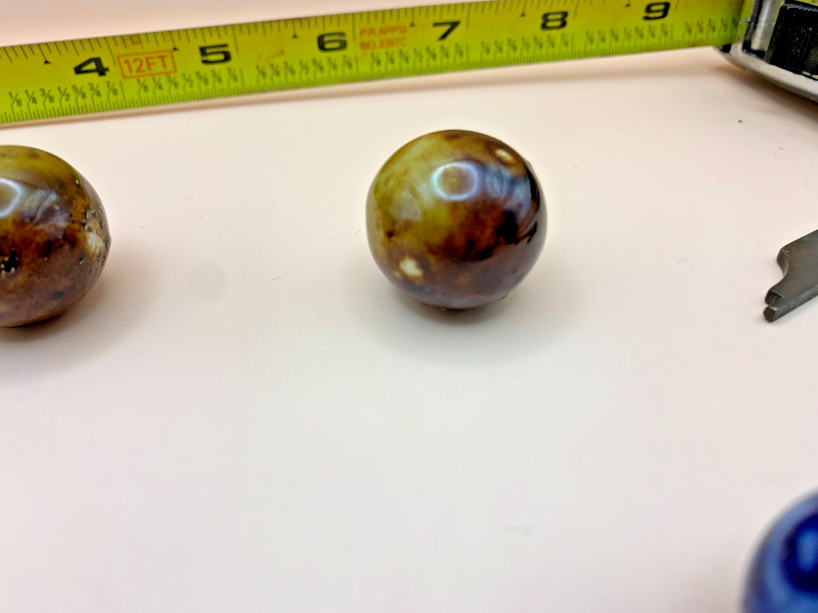 Blue & White / Brown Green Spotted Handmade Bennington 1″ Shooter Marbles lot 5
