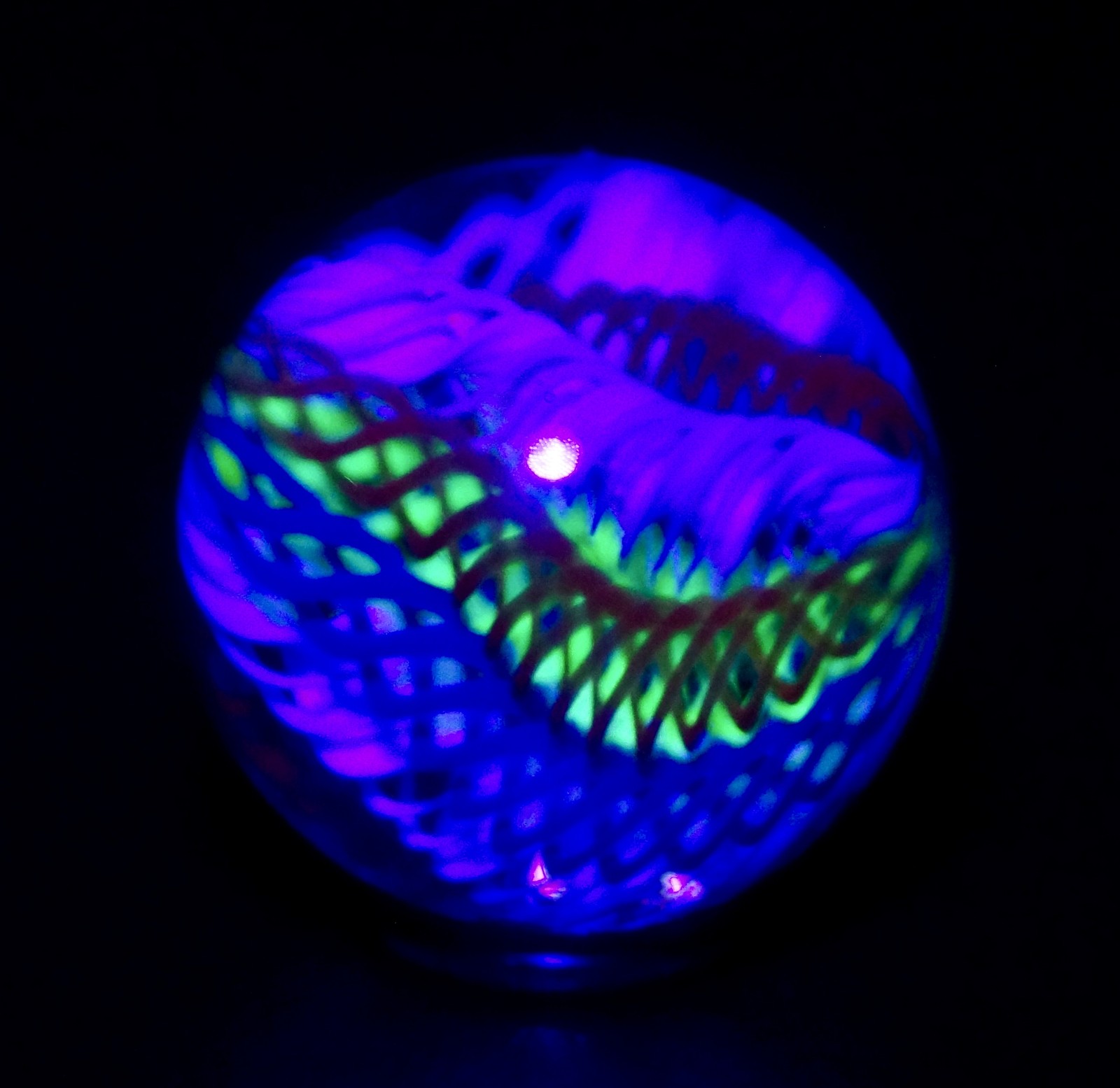 Bryan Trillas Glass Marble/Filigree Cane/UV Reactive/Red Blue White/0.8-0.9 inch