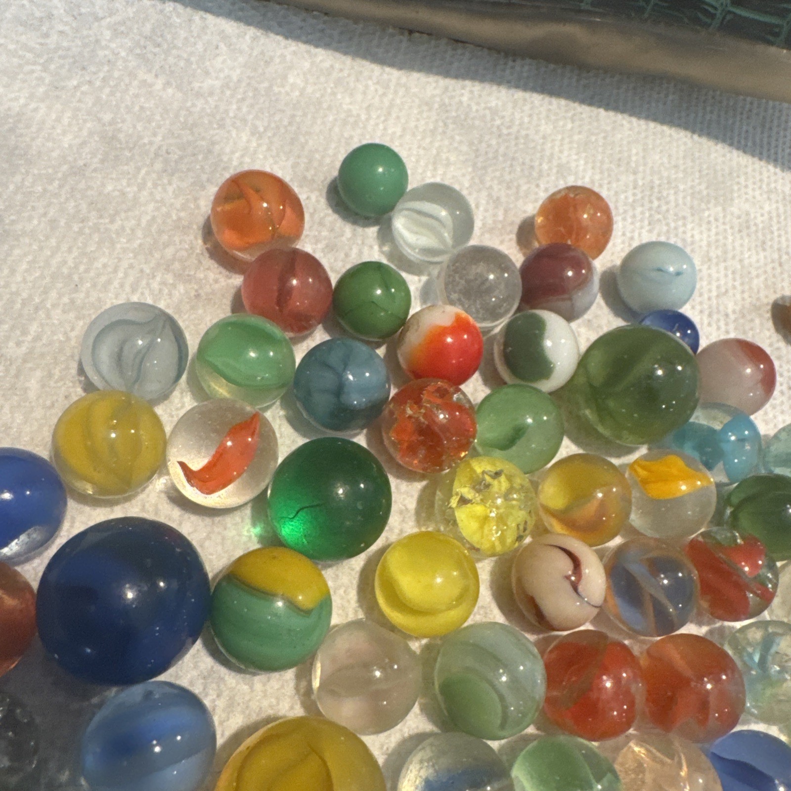 LOT VINTAGE MIXED SWIRLS DIFFERENT MAKERS + Case