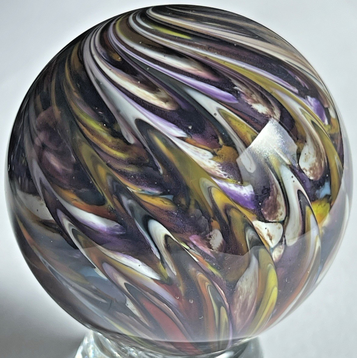 08 STEVE DAVIS MARBLE SIGNED GLASS ART LARGE 1.94″ PURPLE RED YELLOW WHITE TWIST
