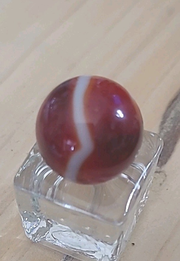 18 mm Marble Translusent Red, w/ White & Orange Swirls, NM/-M