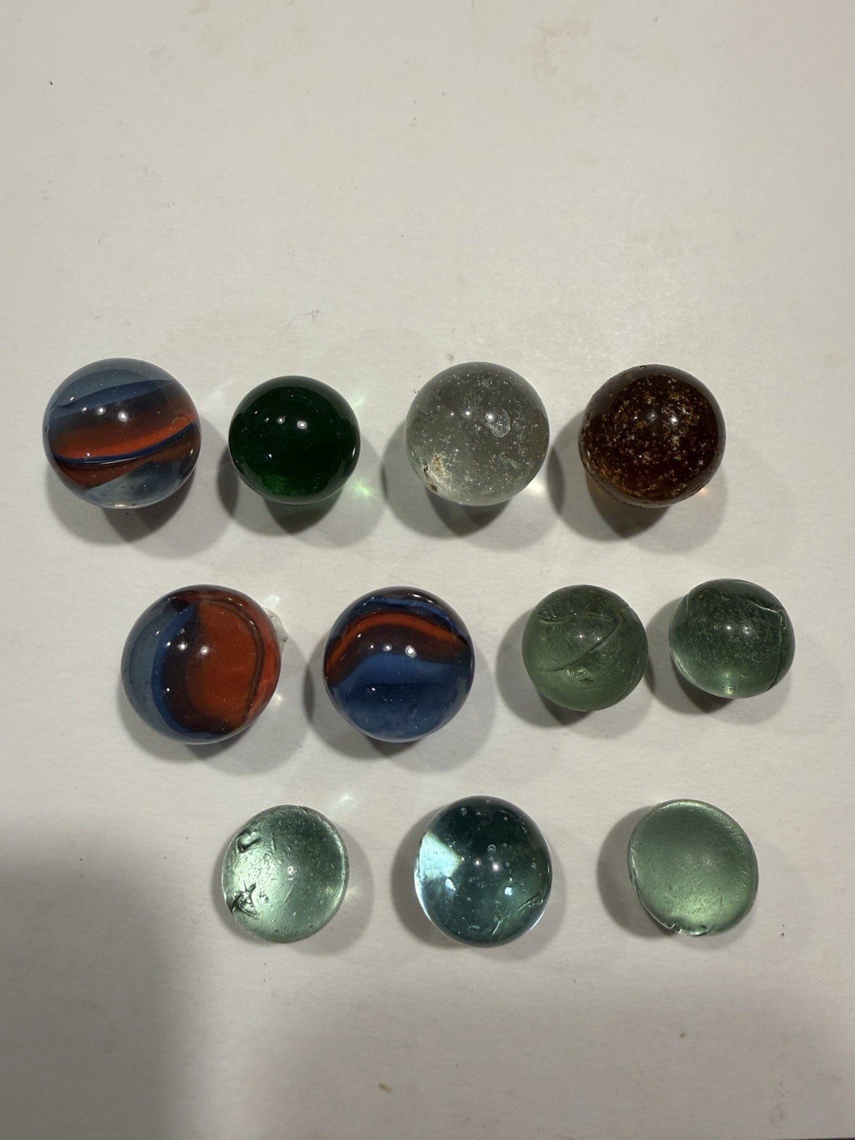 28 VTG Mixed Lot of large marbles / various makers & colors / with marble bag