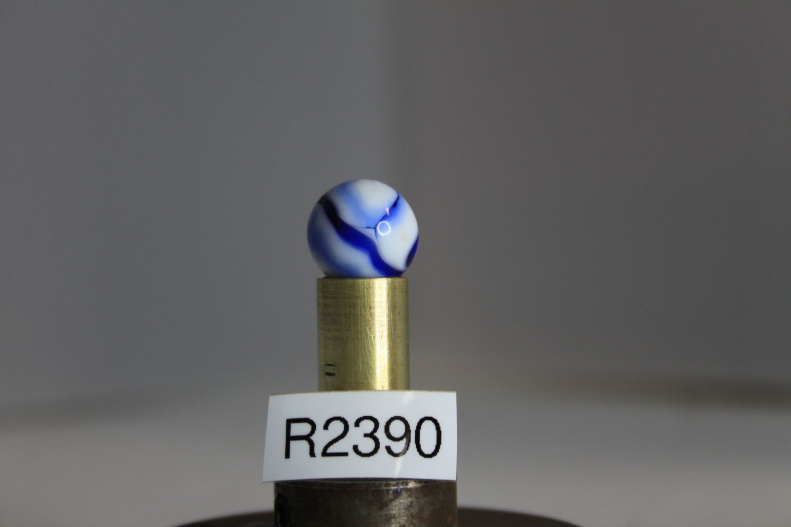 PELTIER GLASS MARBLE BLUE RACER SNAKE OPAQUE WHITE 5/8″ VINTAGE FLAME SPIRAL TOY