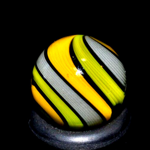 BRYAN TRILLAS GLASS MARBLE/.574″-BUTTERNUT & MILK BLACKLIGHT-LIME,MILKY WHITE +