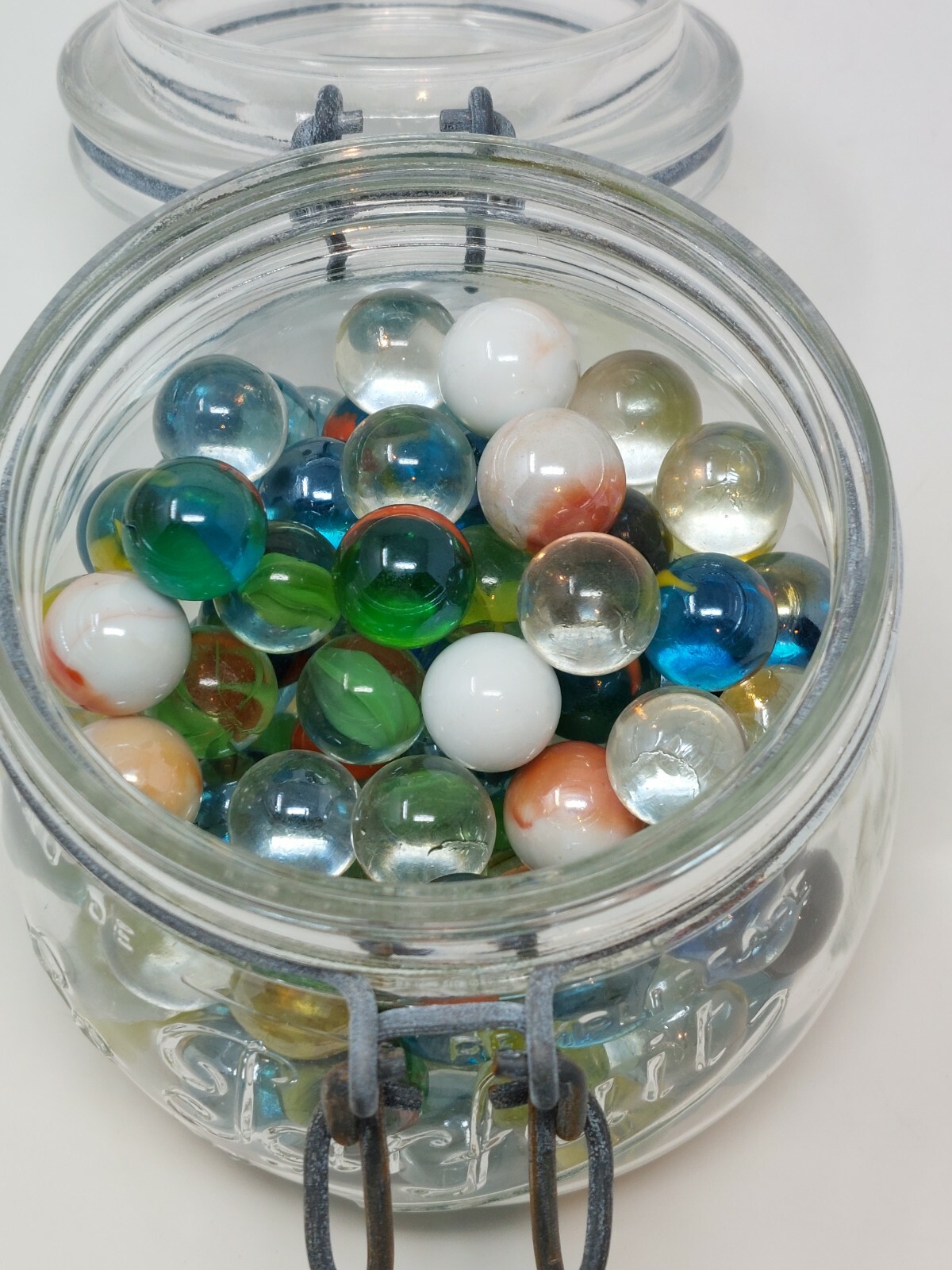 VINTAGE LE PARFAIT JAR WITH 125+ VINTAGE MARBLES