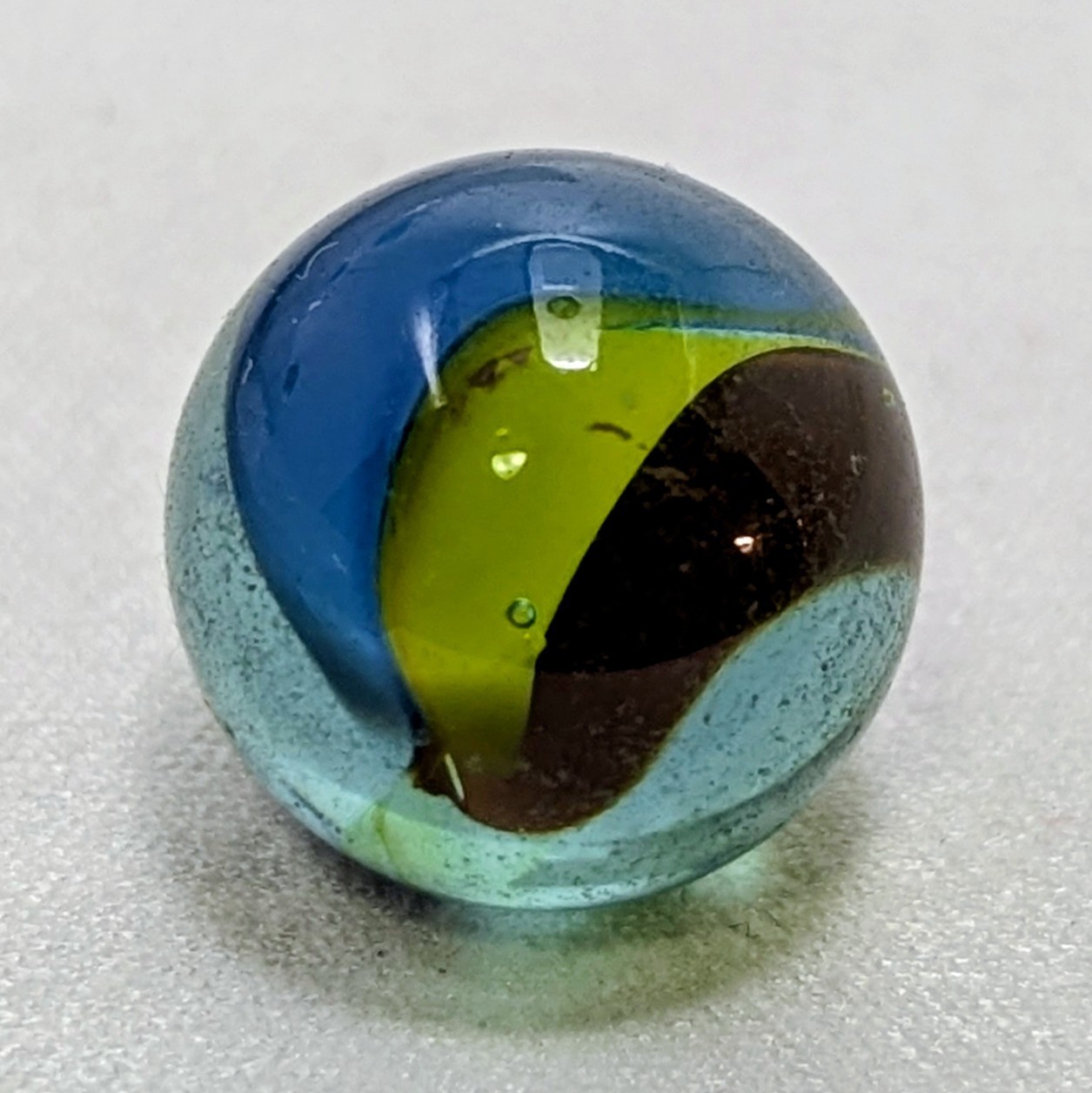 Vintage Hybrid Tri-Color Cat’s Eye Blue Base Glass Marble .62″ Wet Mint