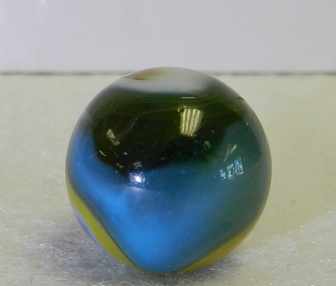 #21039m Vintage Peltier Glass Swirl Marble .64 Inches *Mint*