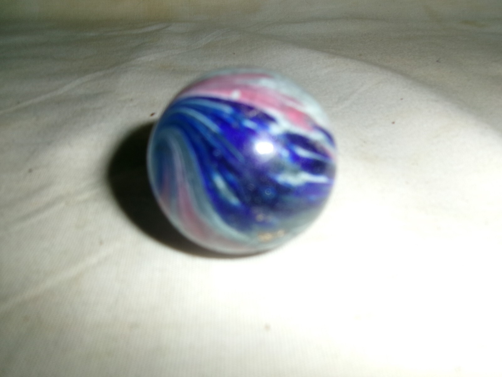 ANTIQUE GERMAN 1890’s 1 4/10 ” HAND MADE ONIONSKIN GLASS TOY GAME MARBLE MAN ART