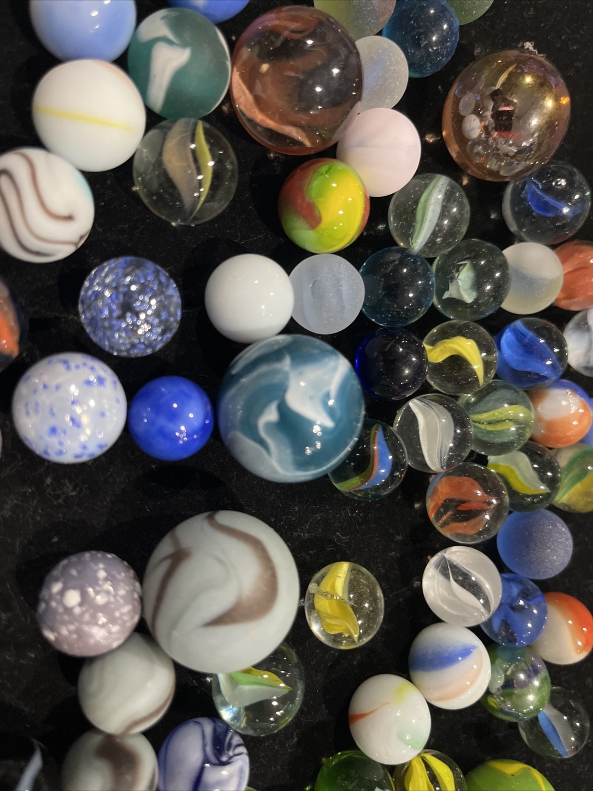 MARBLES: LOT OF OVER 100 MACHINE & VINTAGE MARBLES Bubbles