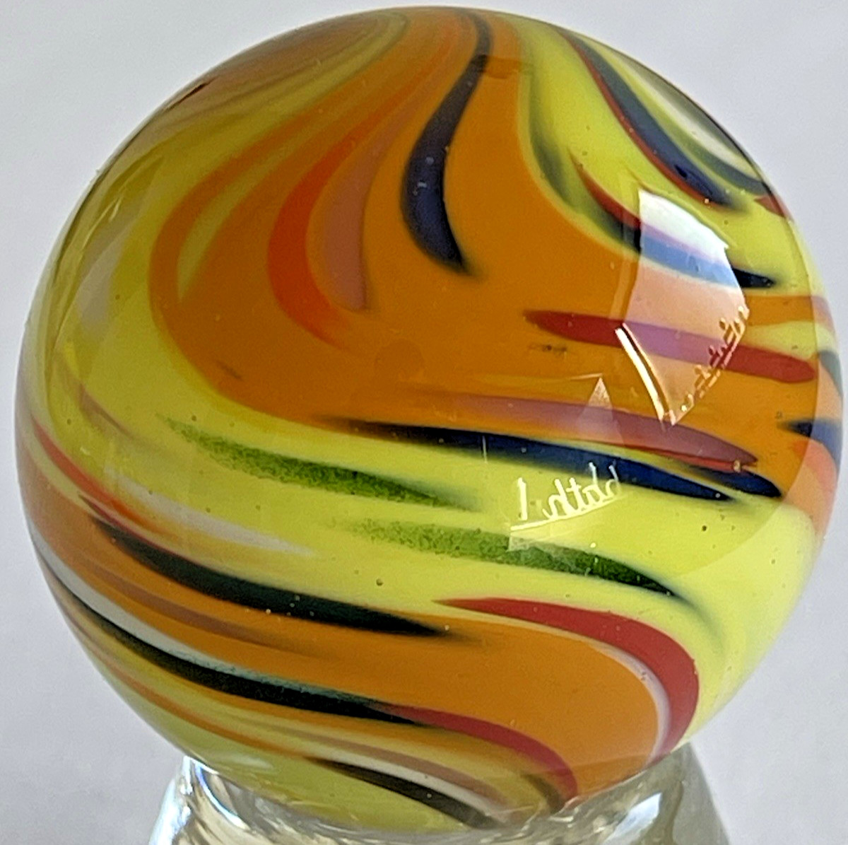 2015 RICK DAVIS MARBLE SIGNED HANDMADE GLASS ART 1.49″ ORANGE RED BLUE GREEN