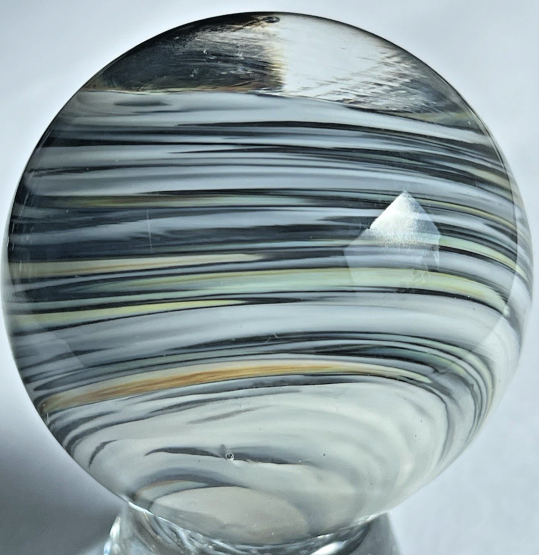VTG 1991 JIM DAVIS MARBLE SIGNED HANDMADE GLASS ART 1.91″ LOST IN TWISTED SPACE