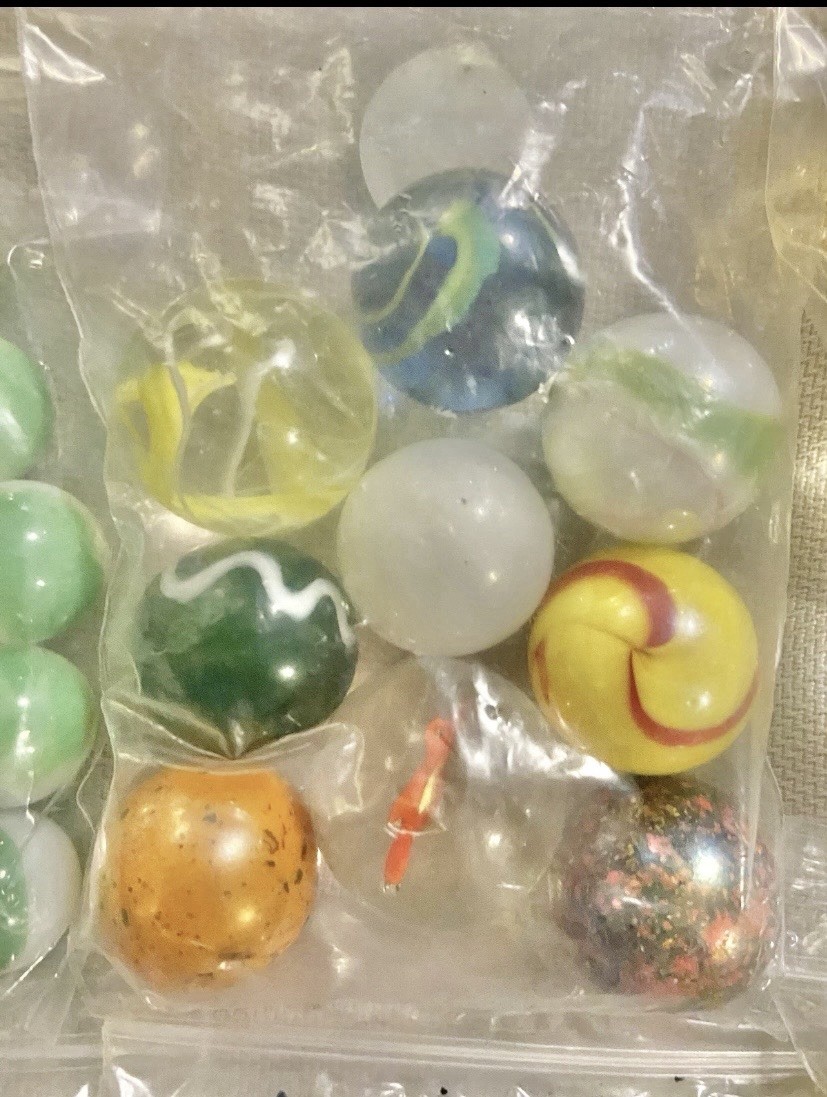 Lot Of Over 800 Marbles *From Pee Wee To Shooters*