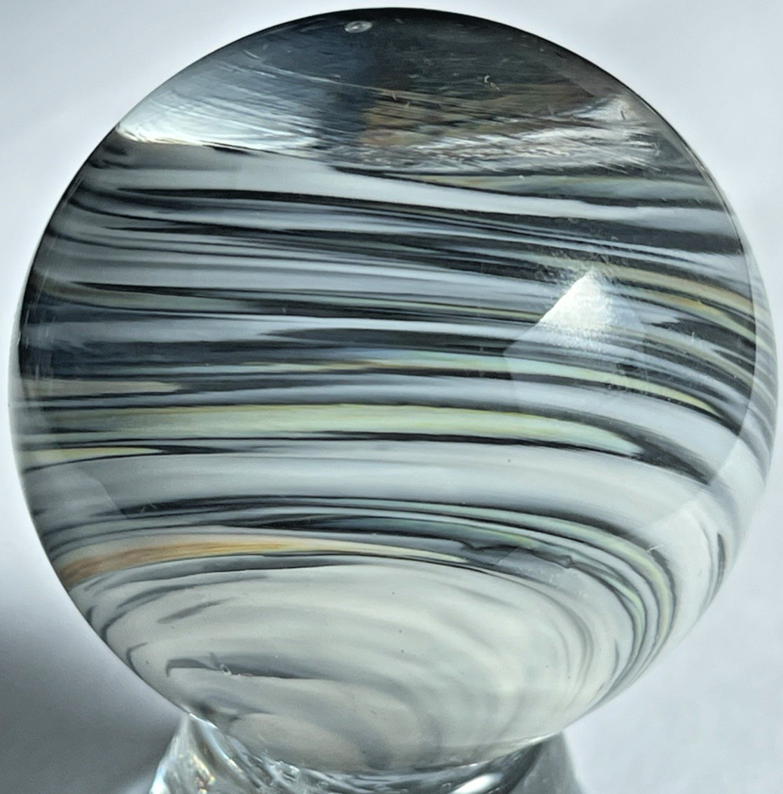 VTG 1991 JIM DAVIS MARBLE SIGNED HANDMADE GLASS ART 1.91″ LOST IN TWISTED SPACE