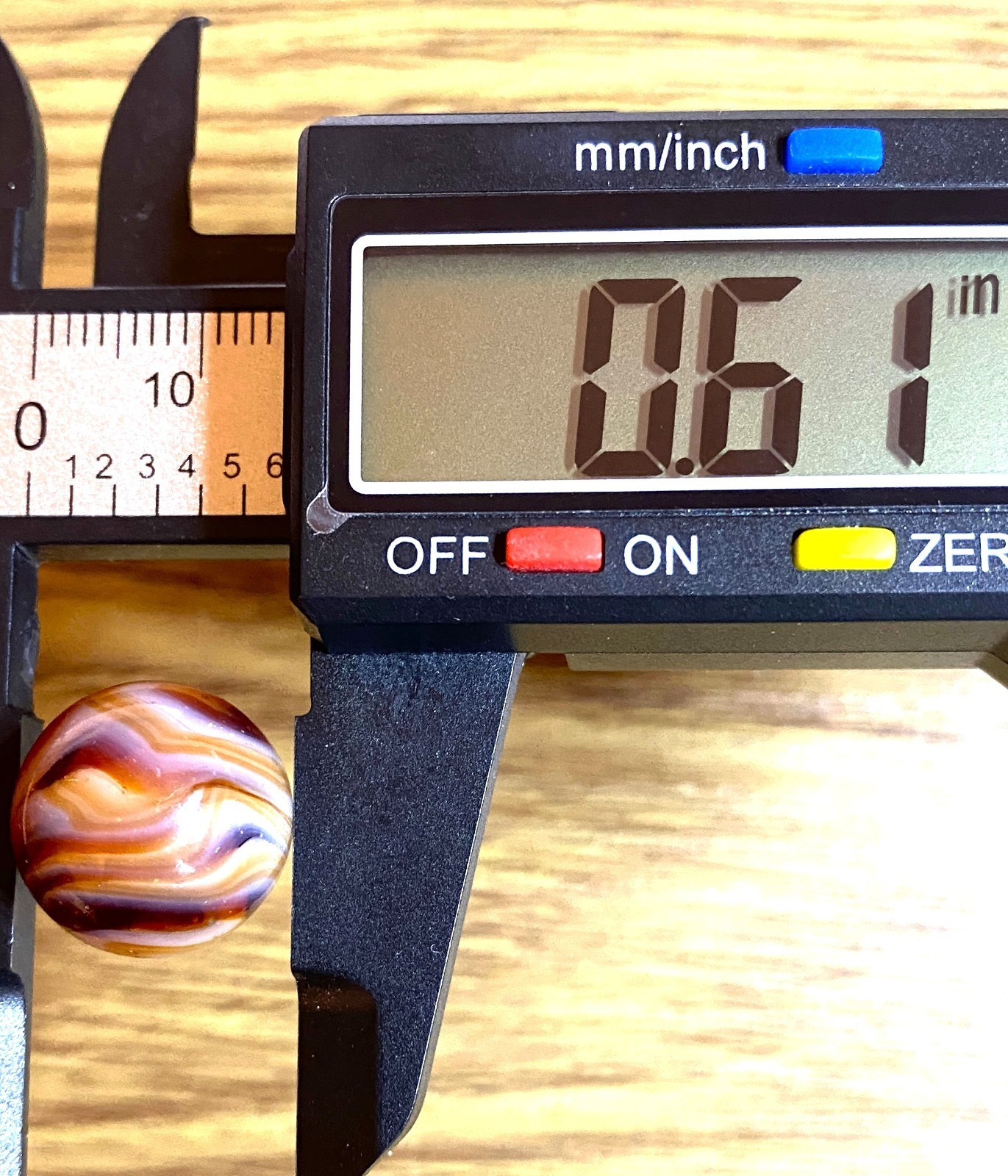 UNUSUAL FLAME PATTERN AKRO AGATE / CHAMPION .61″ 8B/68