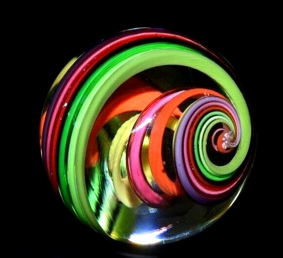 EDDIE SEESE GLASS MARBLE/1.526″-SPRINGTIME CYCLONE-YELLOW,,MAGENTA DICHROIC,ORG+