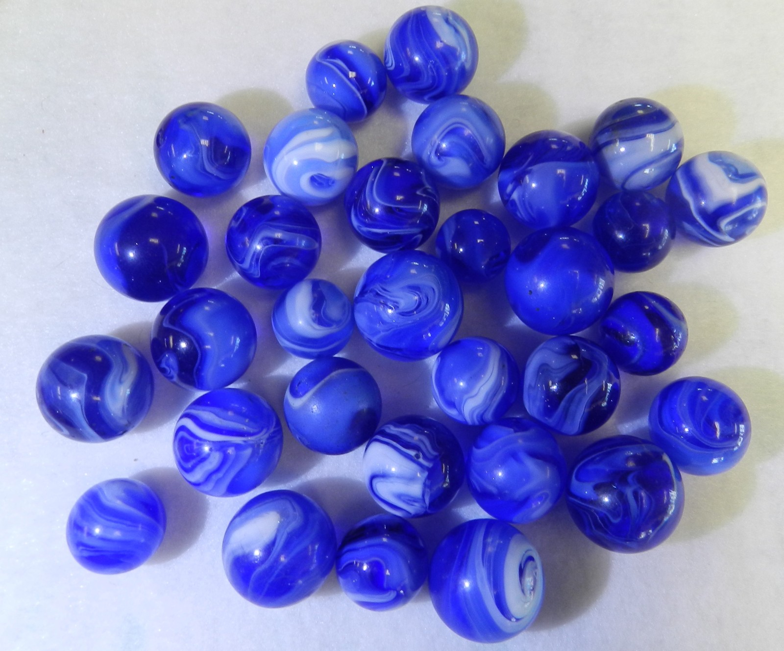 #20511m Vintage Group or Lot of 30 Mixed Company Ungraded Blue Slag Marbles