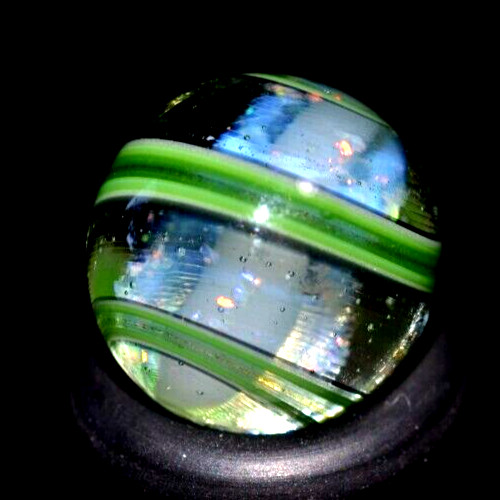 BRYAN TRILLAS GLASS MARBLE/.560″-WHITE & DICHROIC CORE W/BLACK& GREEN BLACKLIGHT