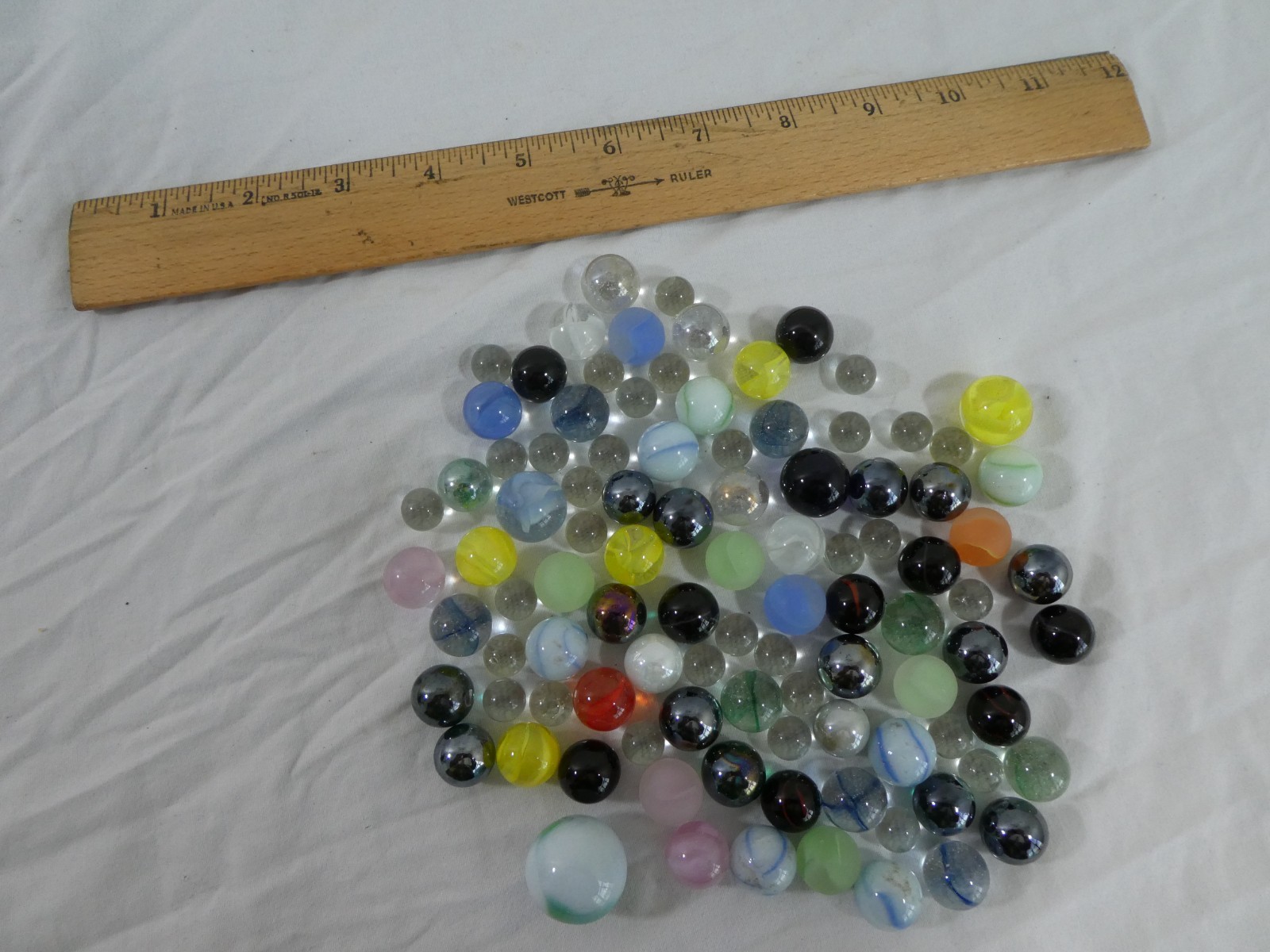 Channel Craft 98 Assorted Classic Multi Colored Glass Marbles Made USA Handbook