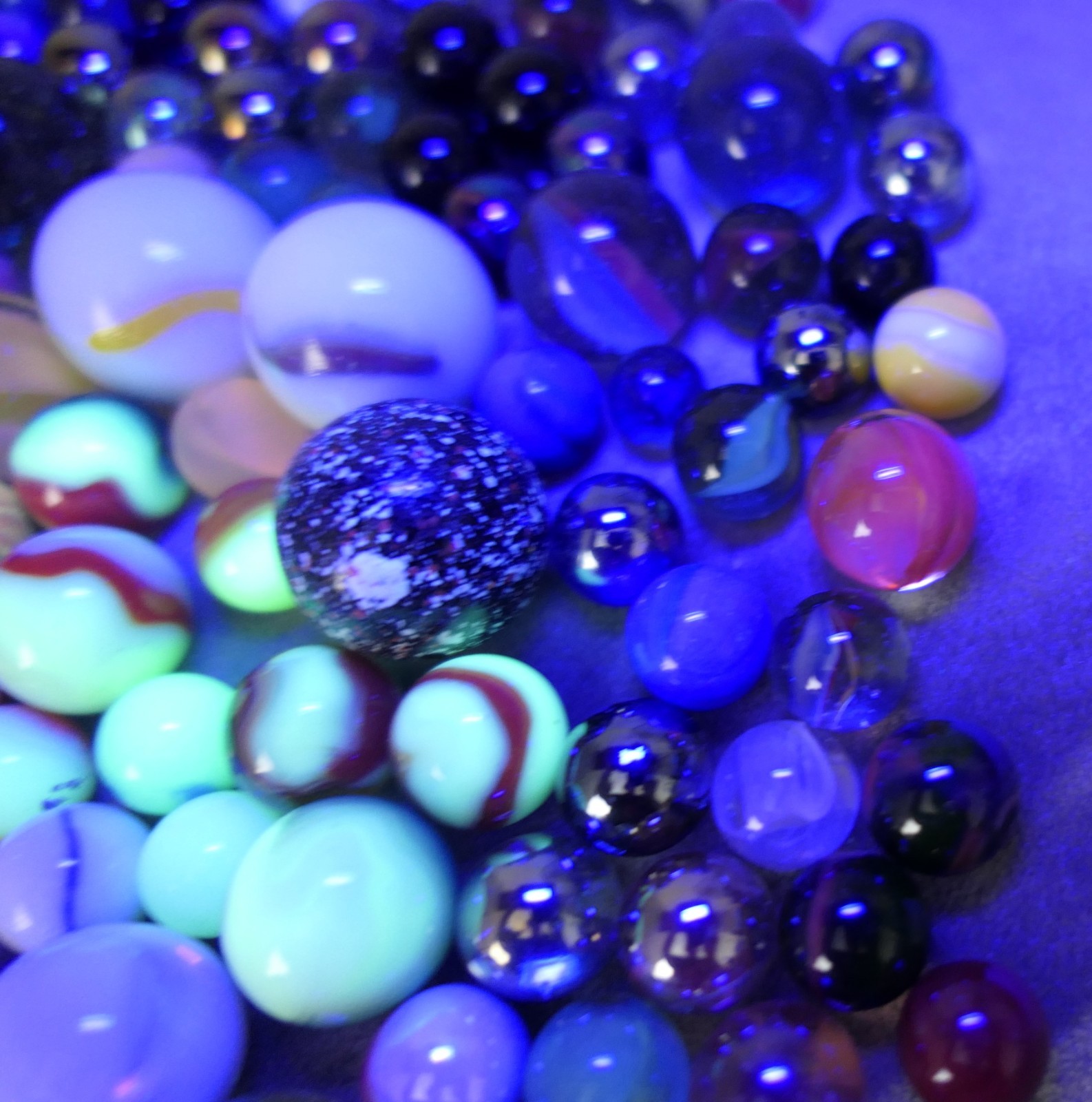 Lg Lot Vtg Marbles – Mixed Clay, Glowing, Cats Eyes, Solids, Shooters, Swirls