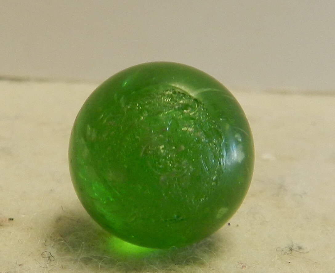 #12913m Vintage German Handmade Green Glass Mica Marble NM+ .59 Inches