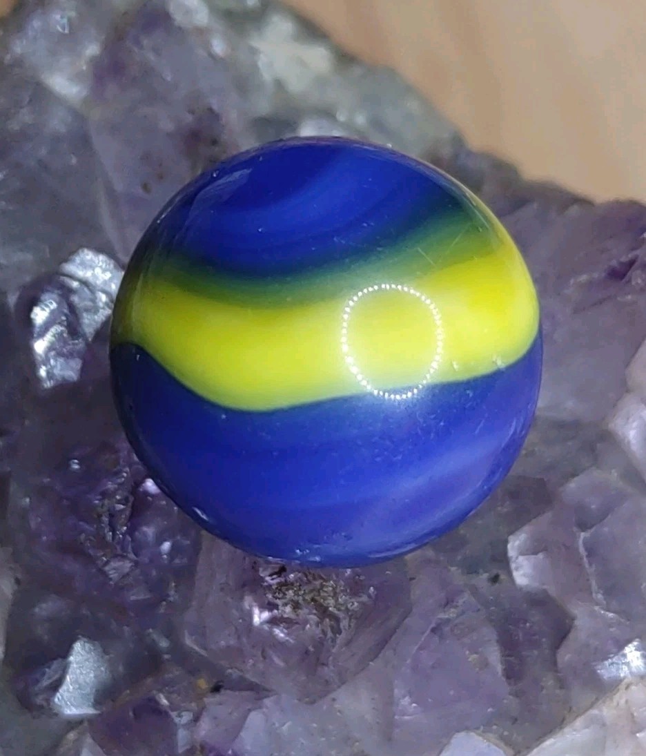 Dark Blue & Yellow Akro TwoColor Prize Corkscrew Swirl Vintage Marble .62-63″ VG