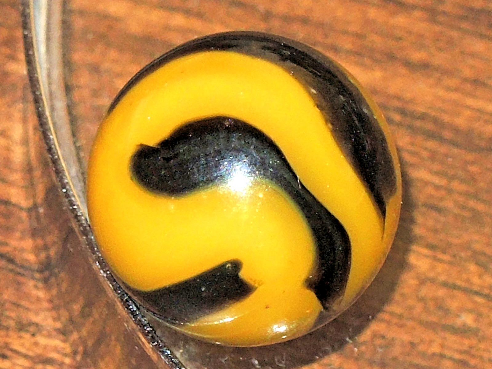 9/16″ Peltier NLR Bumblebee with Aventurine Flames & Swirls Marble Near Mint ~UV