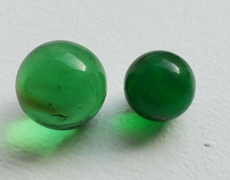 MINT 10 VINTAGE BEAUTIFUL GREEN CLEARIE MARBLES FROM 1970S & 1980S