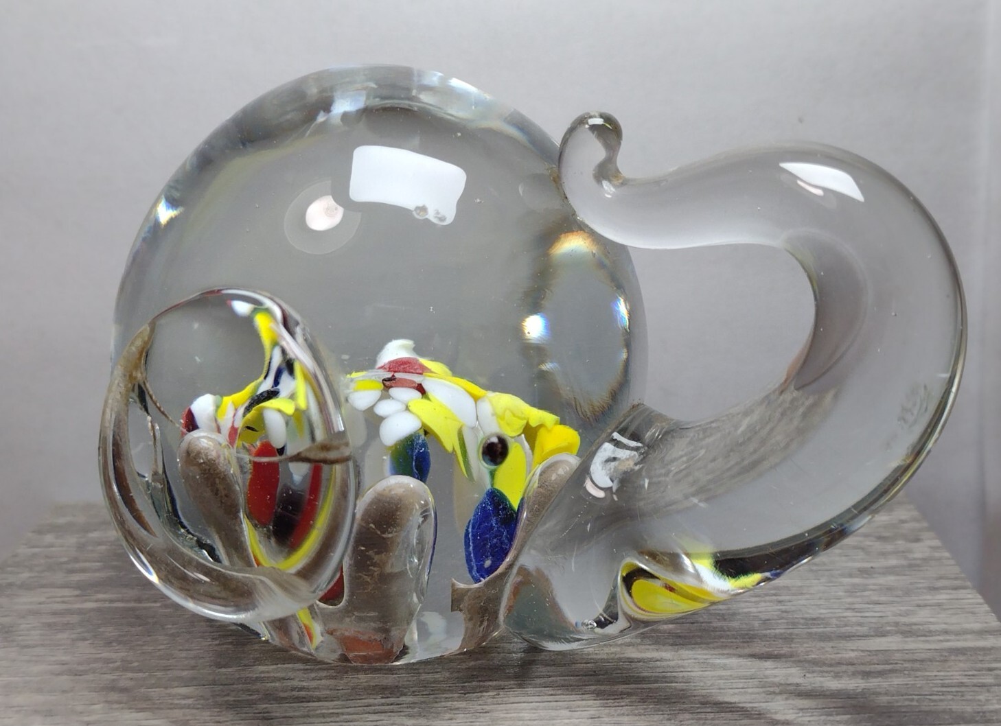 Elephant 🐘 Guinea Confetti 🎊 Swirl Art Glass Contemporary Paper Weight Vintage