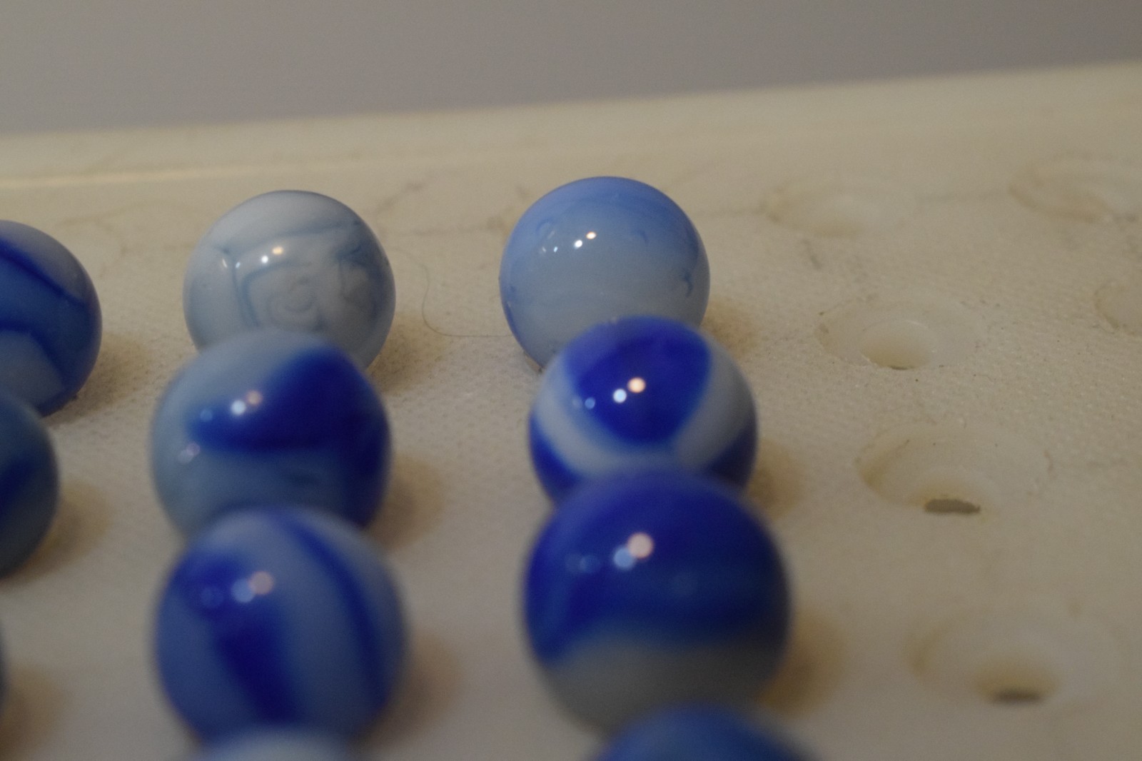 PELTIER GLASS RAINBO MARBLES BLUE ZEBRA 19PC LOT ONE CLOUDY SKY SWIRL SHOOTER