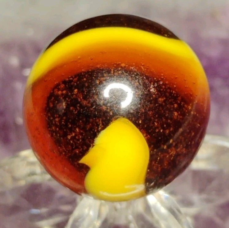 .63″ AKRO MARBLES CORKSCREW “YELLOW ON ROOT BEER BASE” RARE COLLECTOR TOY MINT-