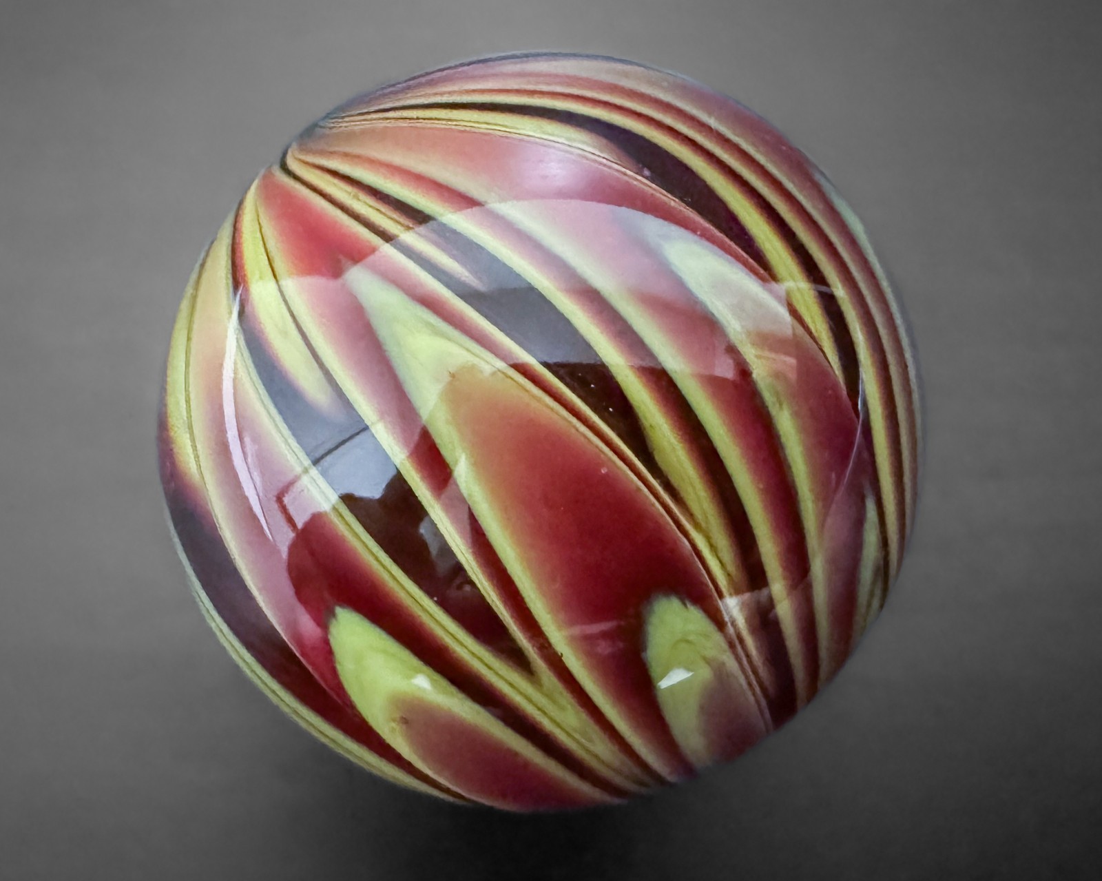 Steve Davis 1.5″ Red Green Contemporary Handblown Art Glass Marble