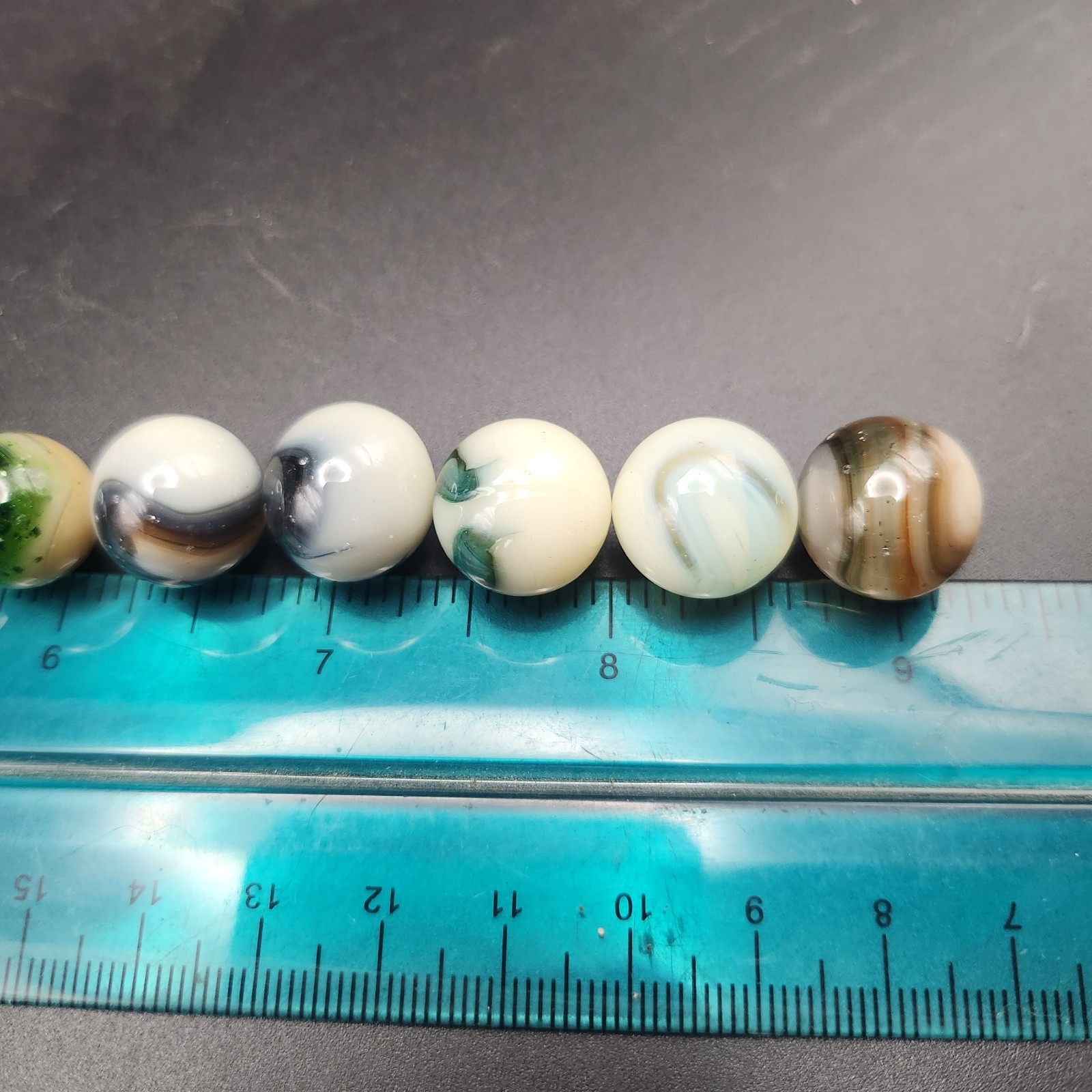 Lot Of 10 Panda Uranium Glass Vaseline Glass Marbles Uv Glow Multicolored