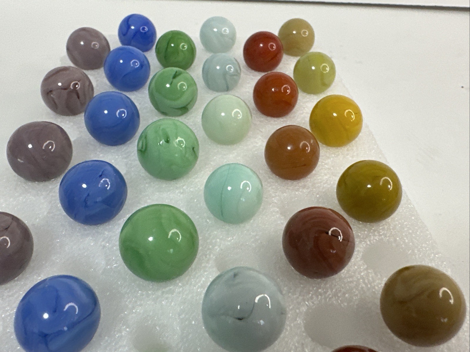027 Lot Of 30 Champion Swirl Marbles! Beautiful Spread