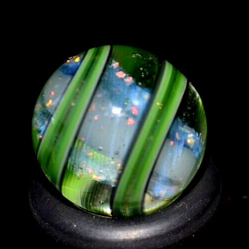 BRYAN TRILLAS GLASS MARBLE/.560″-WHITE & DICHROIC CORE W/BLACK& GREEN BLACKLIGHT