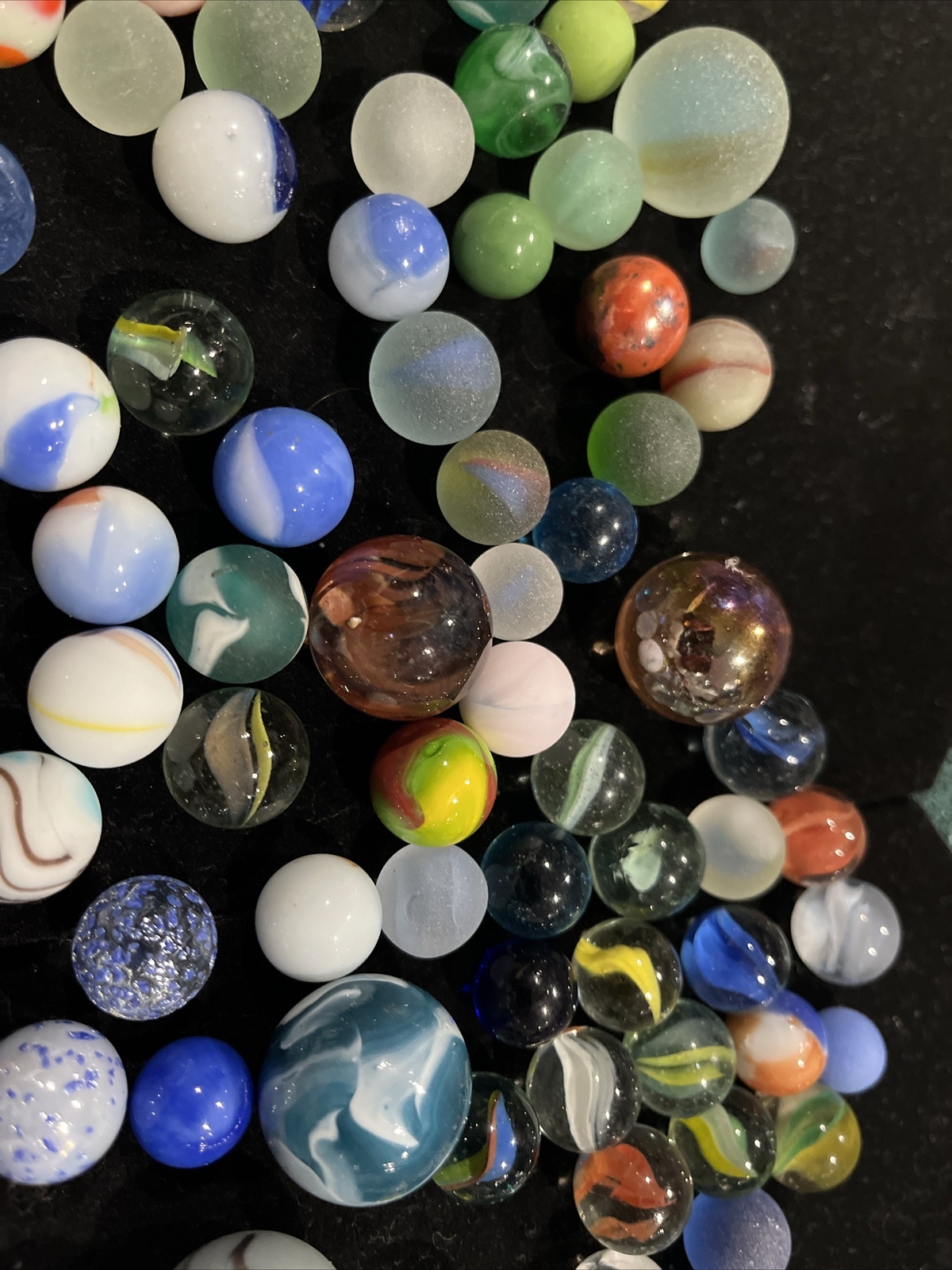 MARBLES: LOT OF OVER 100 MACHINE & VINTAGE MARBLES Bubbles